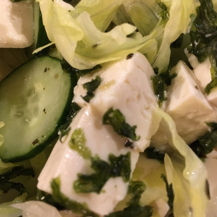 レタスときゅうりと豆腐とのりのサラダ